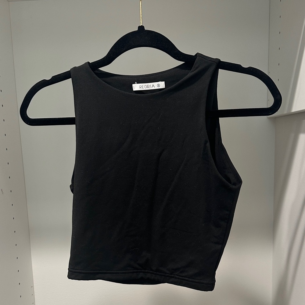 ReoRia Classic Black Crop Top